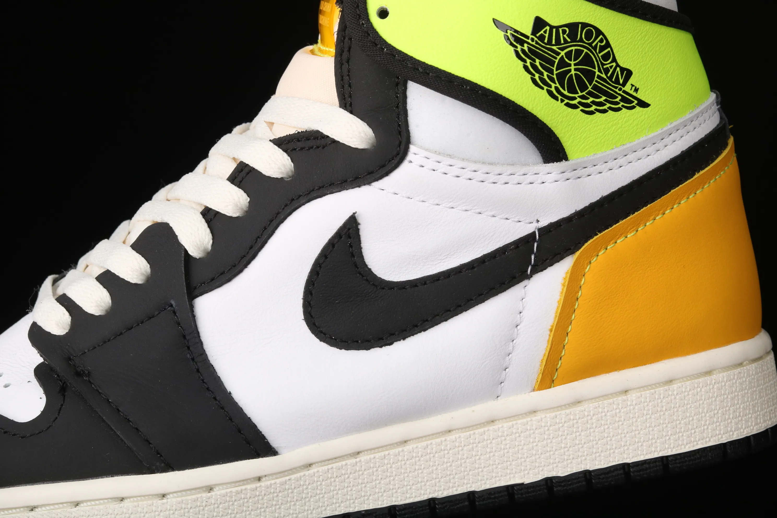 All categories Air Jordan Jordan series basketball shoes Air Jordan 1 High Air Jordan 1 Retro High OG AJ1 Joe 1 fluorescent yellow toe 555088-118